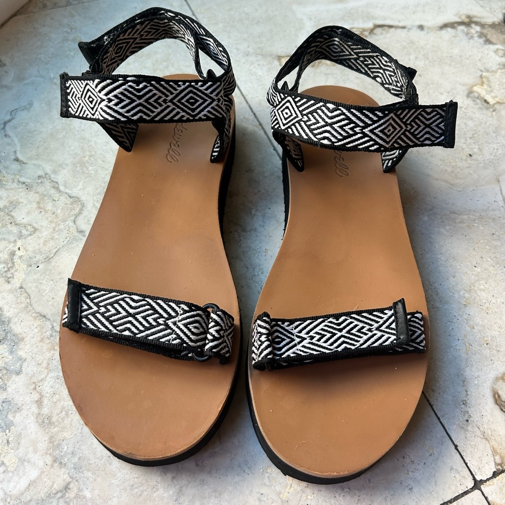 Madewell women’s teva style sandals